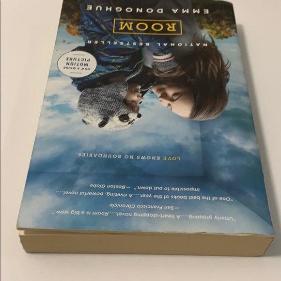 National Bestseller. Room. Emma Donoghue - Picture 10 of 10